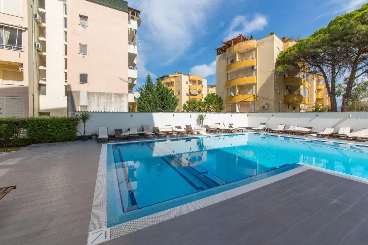 Expert Hotel Golem  Eksteriør billede